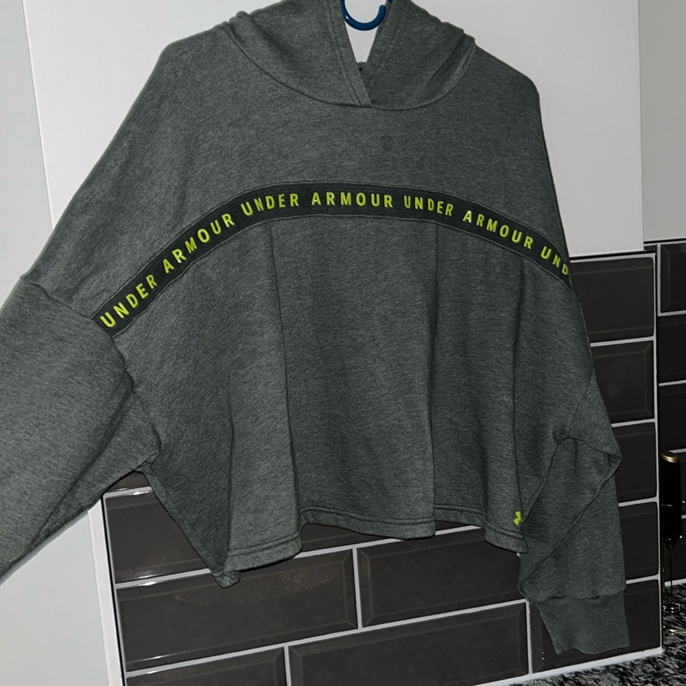Green cropped sweatshirt